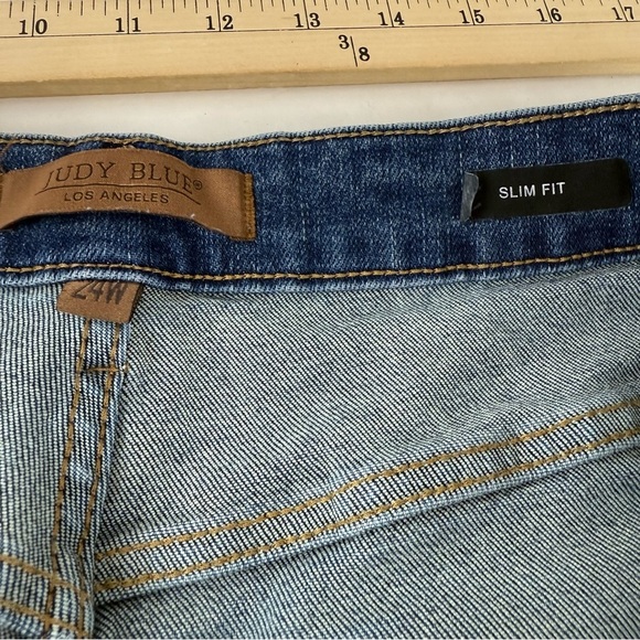 Judy Blue Womens 24 Slim Fit Straight Leg Jeans Medium Wash Stretchy Distressed - Picture 6 of 9